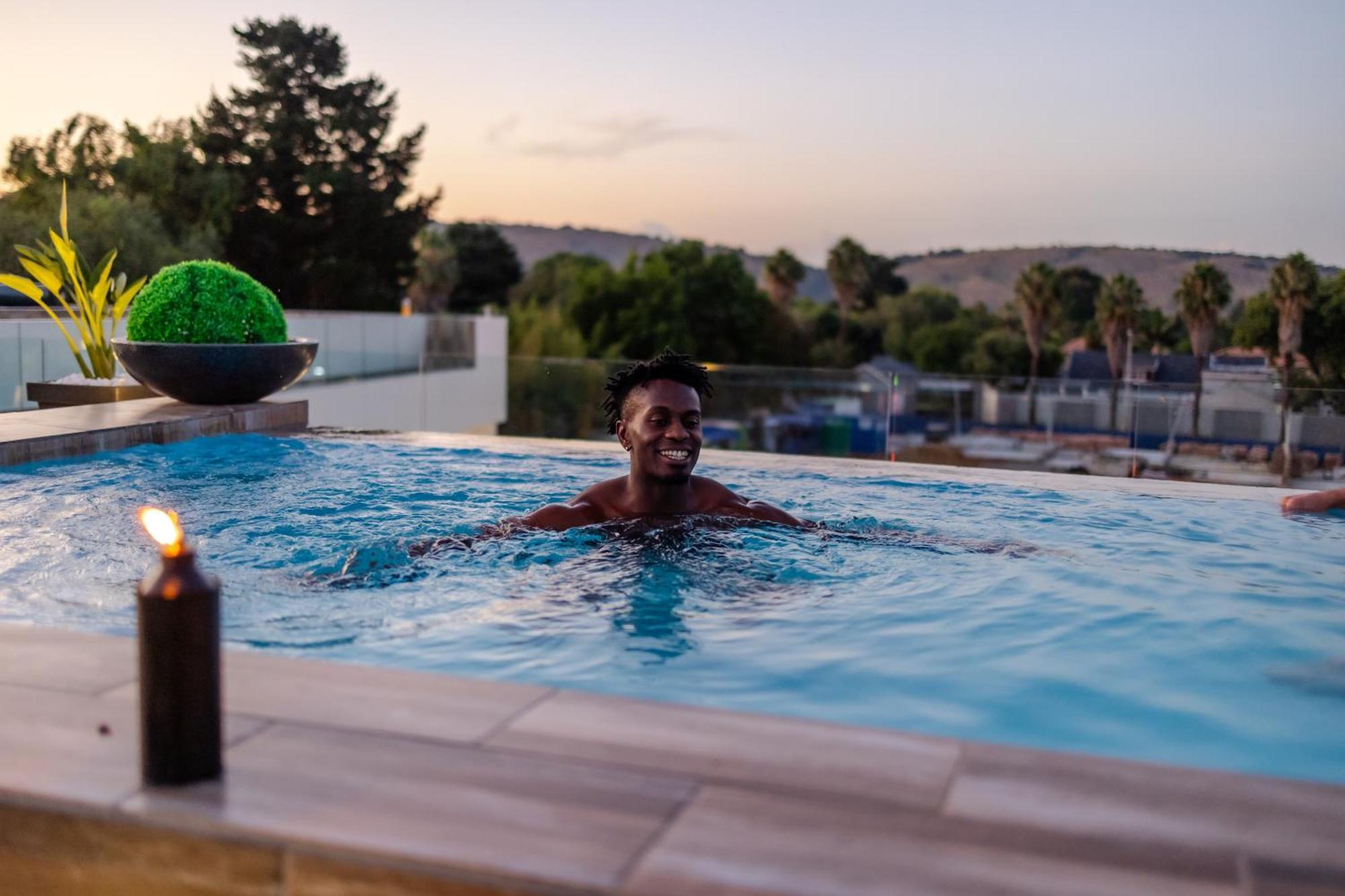 Bedfordview Hotel & Apartments Johannesburg Bagian luar foto