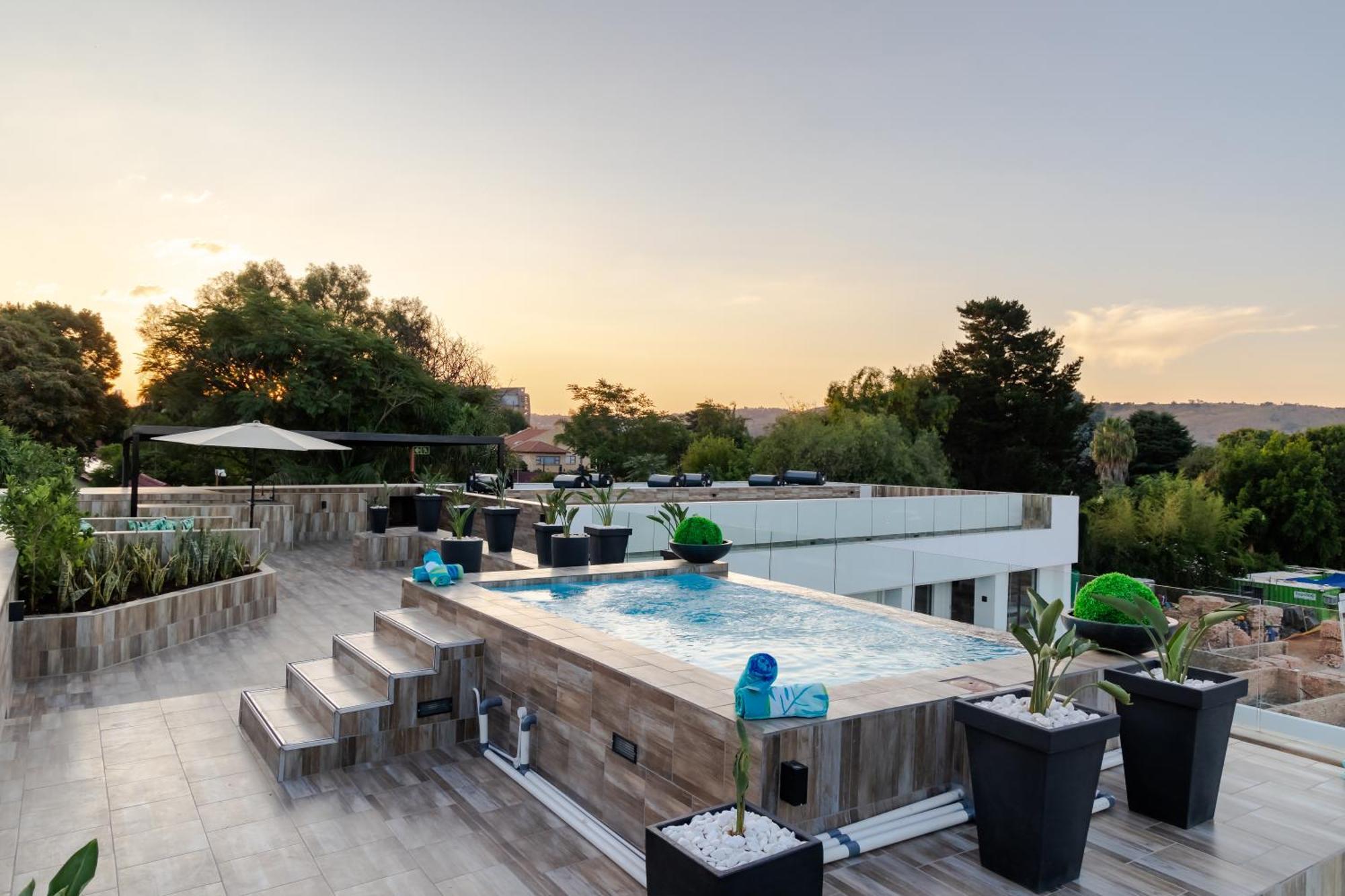 Bedfordview Hotel & Apartments Johannesburg Bagian luar foto