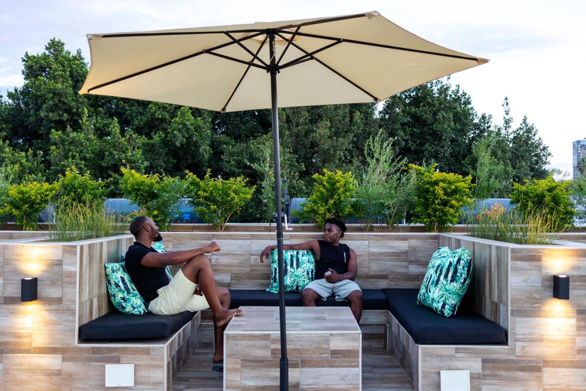 Bedfordview Hotel & Apartments Johannesburg Bagian luar foto