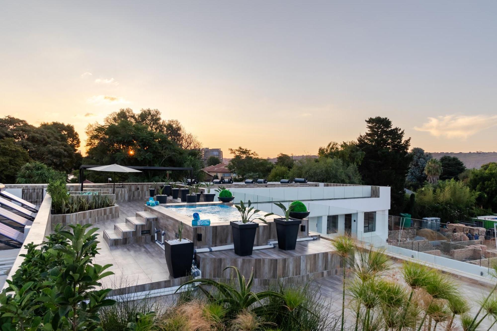 Bedfordview Hotel & Apartments Johannesburg Bagian luar foto